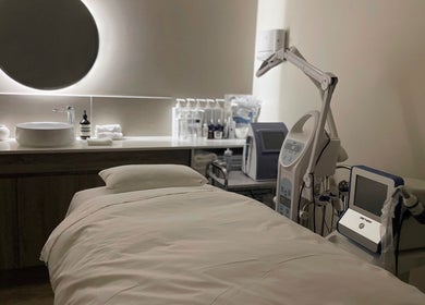 Tranquil treatment room at LA MED Skin, Melbourne, Victoria, AU featuring modern equipment and calming décor.