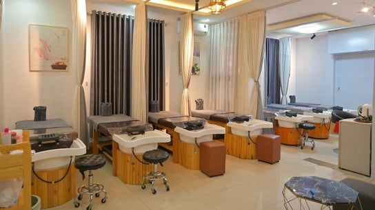 Len Spa (Shampoo, Nails & Massages)