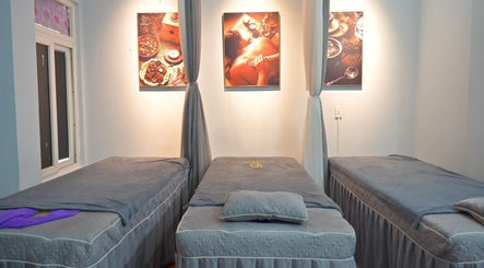 Len Spa (Shampoo, Nails & Massages) image 3