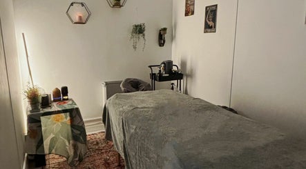 UNIQUE MASSAGE THERAPY (Ladies Massage Clinic, Chinese and Japanese style)