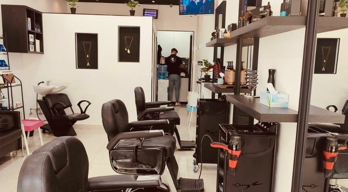 Interior of Elliah Gents Salon showcasing sleek, modern barber chairs in دبي, دبي, AE.