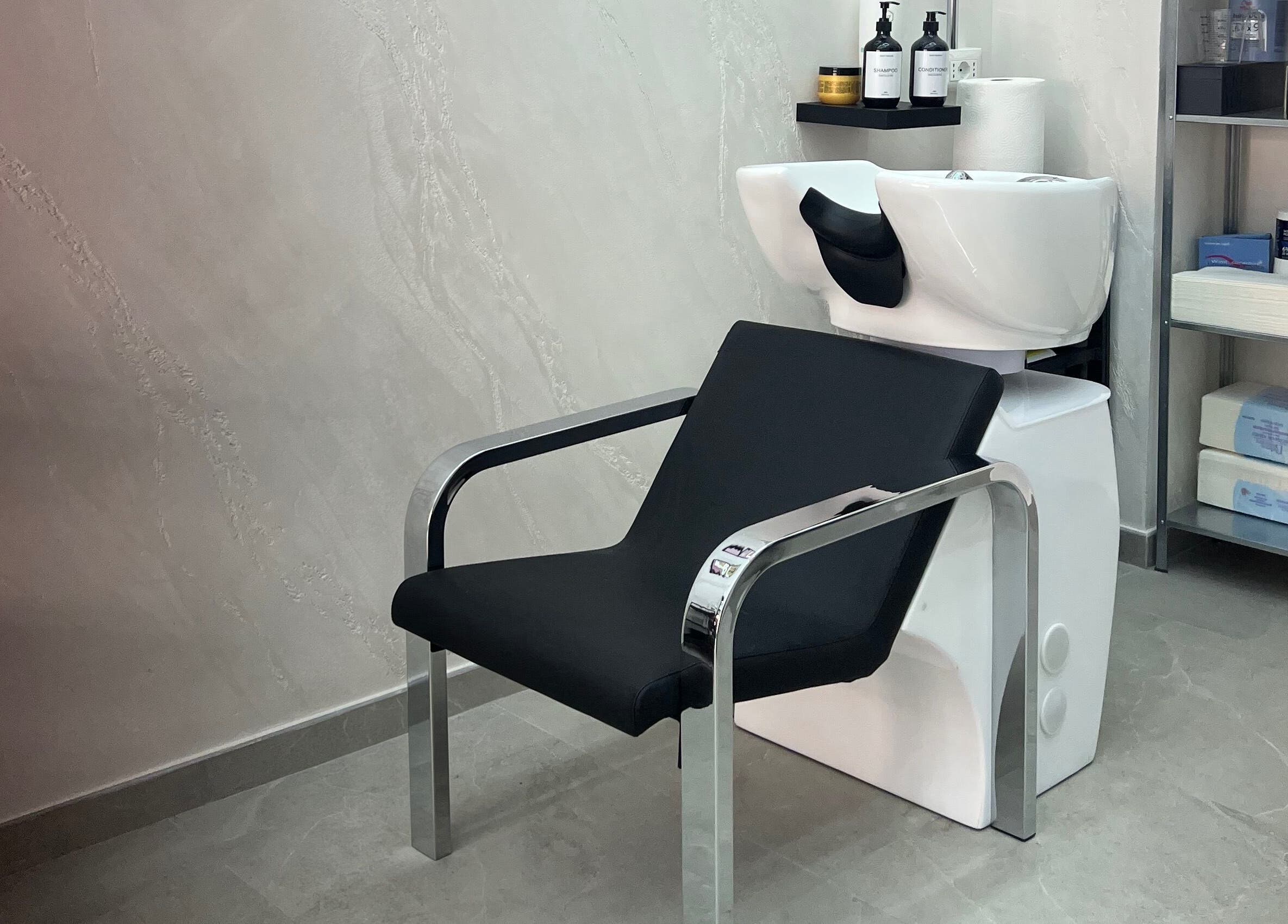 Poltrona per lavaggio capelli in OPEN SPACE CREATIVE STUDIO, Napoli, Campania, IT.