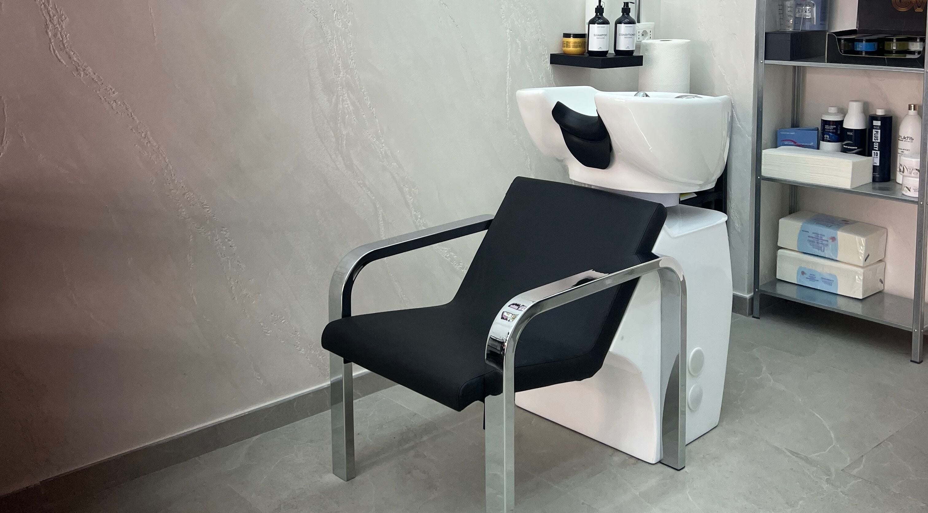 Poltrona per lavaggio capelli in OPEN SPACE CREATIVE STUDIO, Napoli, Campania, IT.