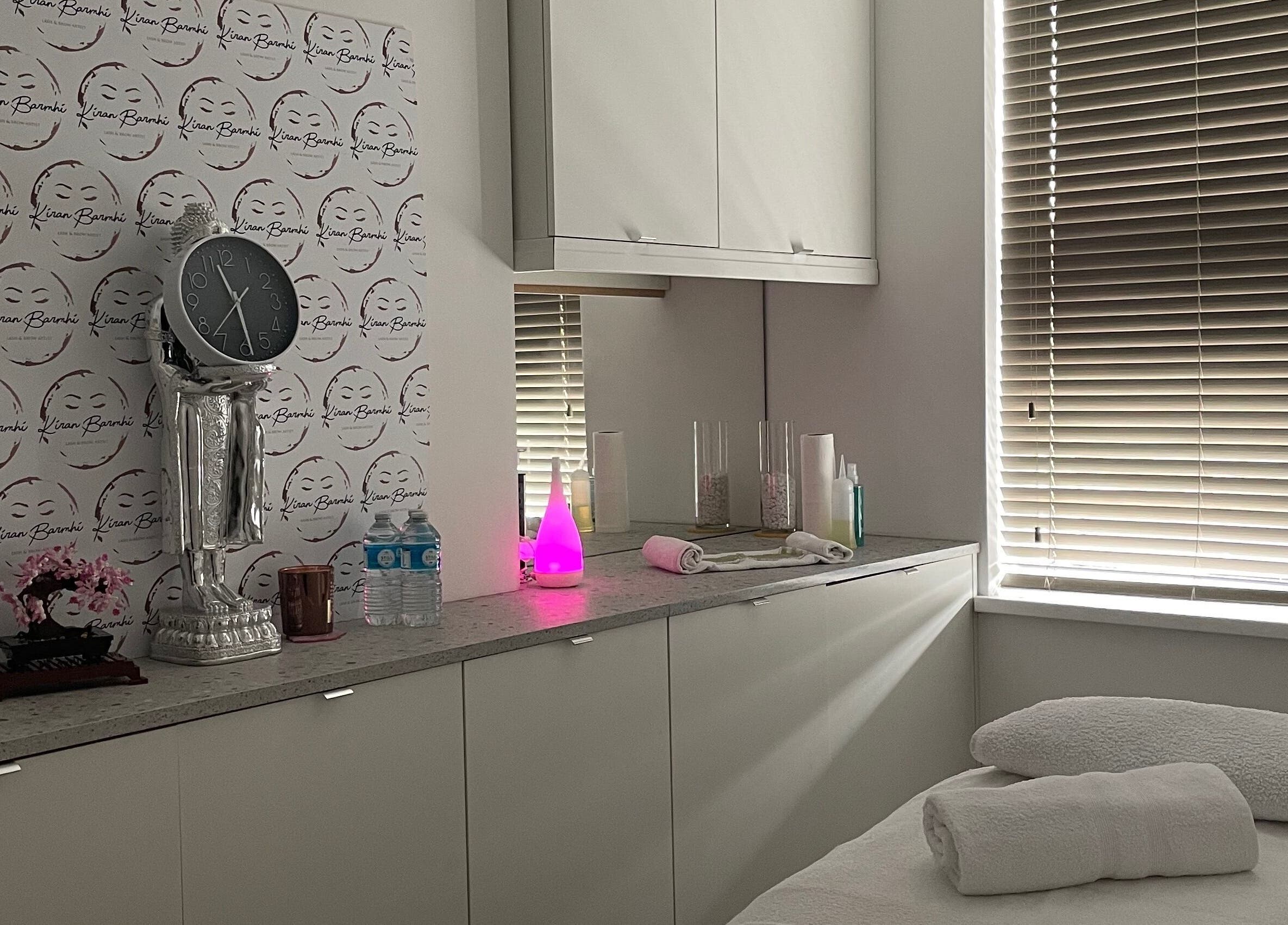 Cozy treatment room at Kiran Barmhi Beauty and Massage Therapist, Birmingham, England, GB, with soft lighting.