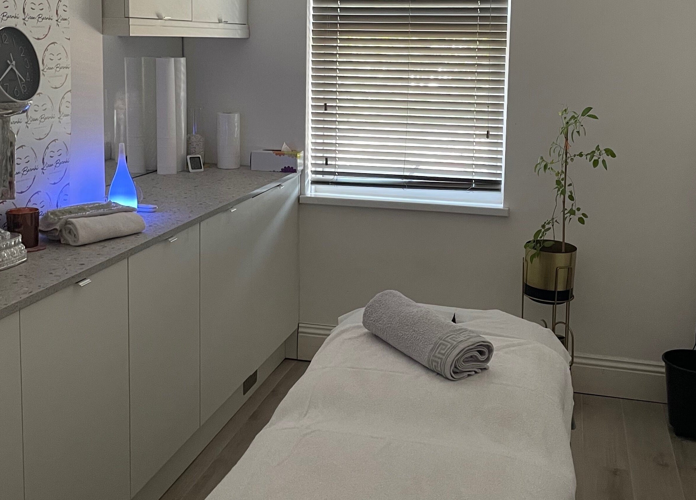 Relaxing therapy room at Kiran Barmhi Beauty and Massage Therapist, Birmingham, England, GB.