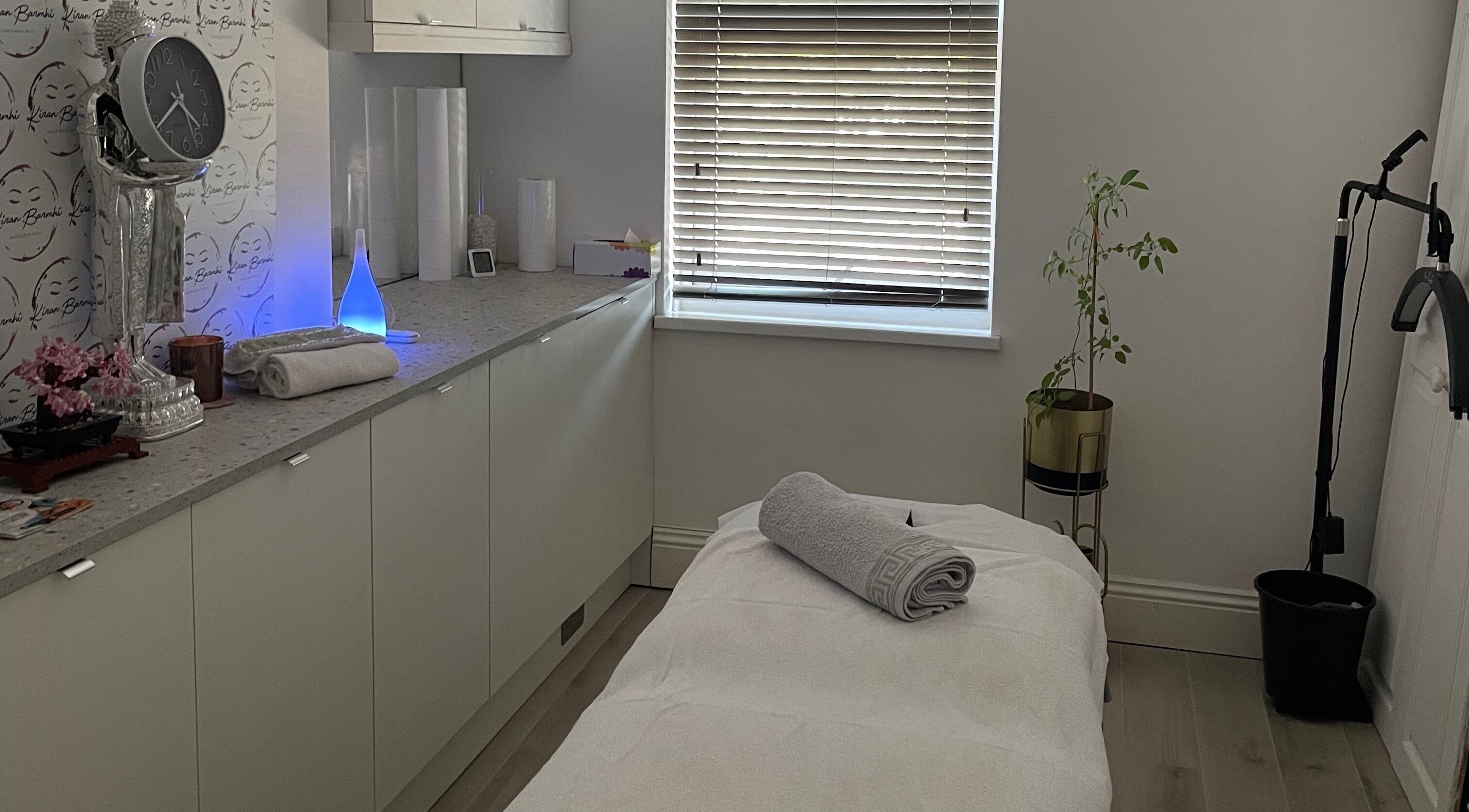 Relaxing therapy room at Kiran Barmhi Beauty and Massage Therapist, Birmingham, England, GB.