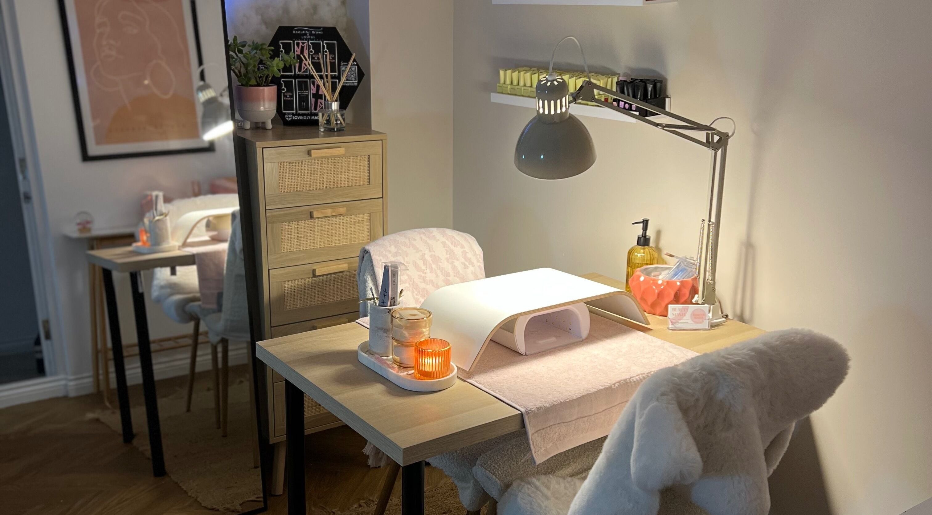 Beauty Mama nail station in Crigglestone, England, GB, featuring a cozy setup with lamps and plush chairs.