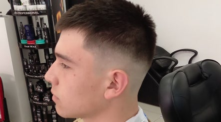 Barber 5hadow image 3