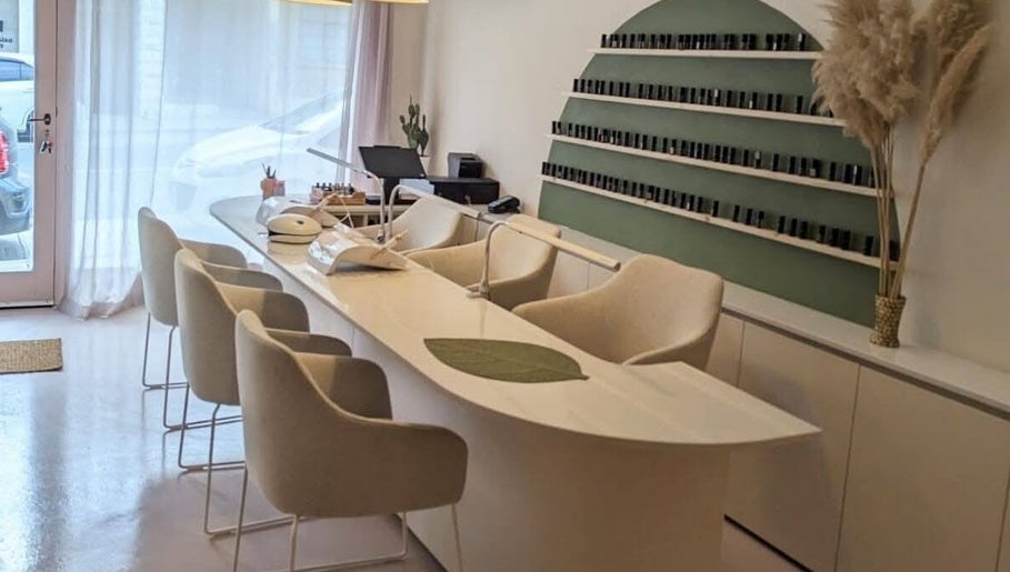 Εικόνα Blush Forest Studio 1