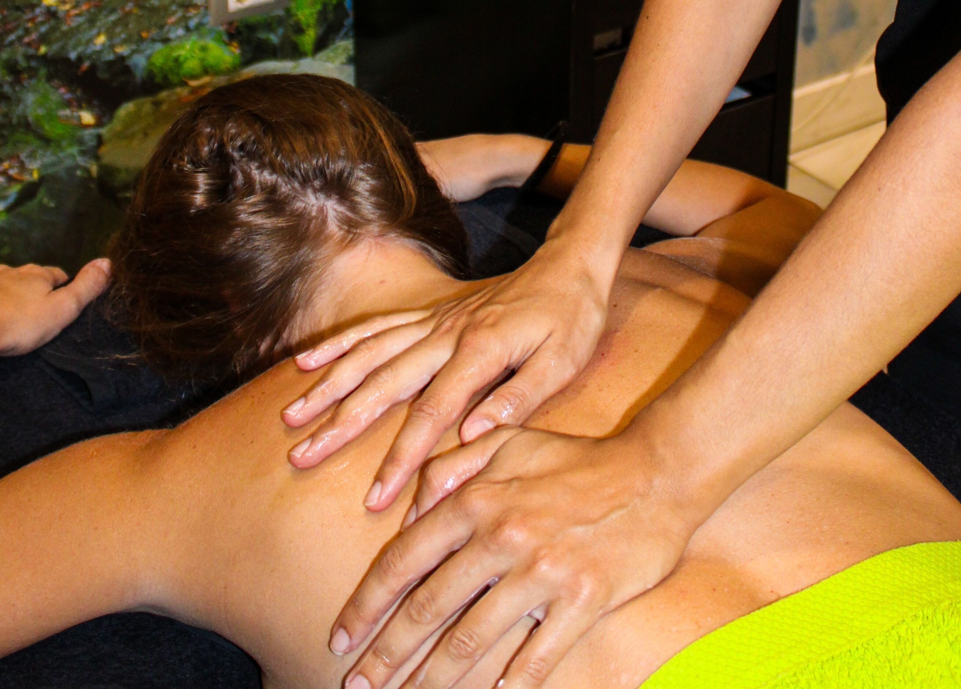 Masaje en Hit Global Therapy | Massage & Wellness Tenerife, situado en Arona, ES: experiencia de bienestar.