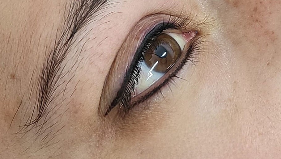 Close-up of well-defined lash line at Fabulaze Beauty Studio in Cape Town, Western Cape, ZA.