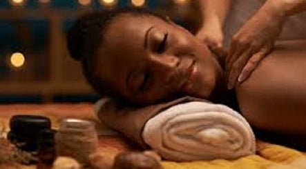 Relaxing massage at Fabulaze Beauty Studio, Cape Town, Western Cape, ZA. Warm ambiance and expert care.