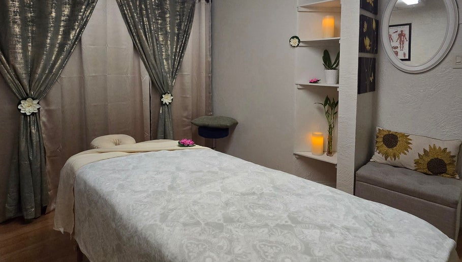 Calm massage room at Chaba Thai Massage LLC in Bethesda, MD with a cozy bed and soothing decor.