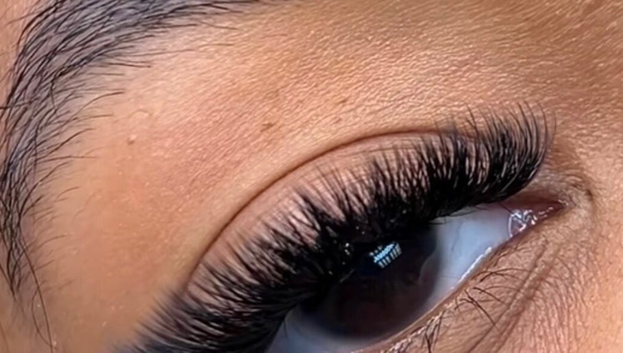 Lisa’s Lashes image 1