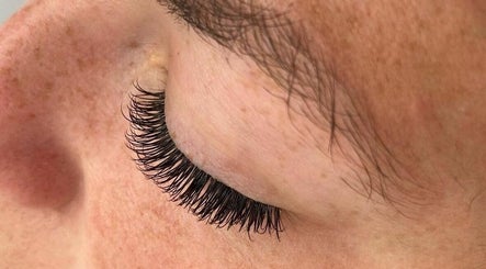 The Lash Co., bild 3