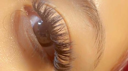 Lashes by anni image 2