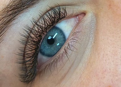 Closeup of voluminous lashes from Salon@735, Pretoria, Gauteng, ZA, showcasing expert beauty service.