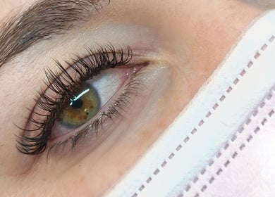 Close-up of expertly done eyelashes at Salon@735, Pretoria, Gauteng, ZA, highlighting beauty services.