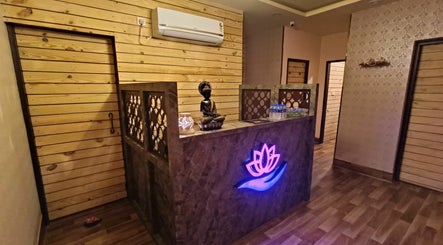 AUM WELLNESS SPA (GOLPARK) image 2