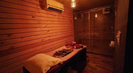 AUM WELLNESS SPA (GOLPARK) image 3