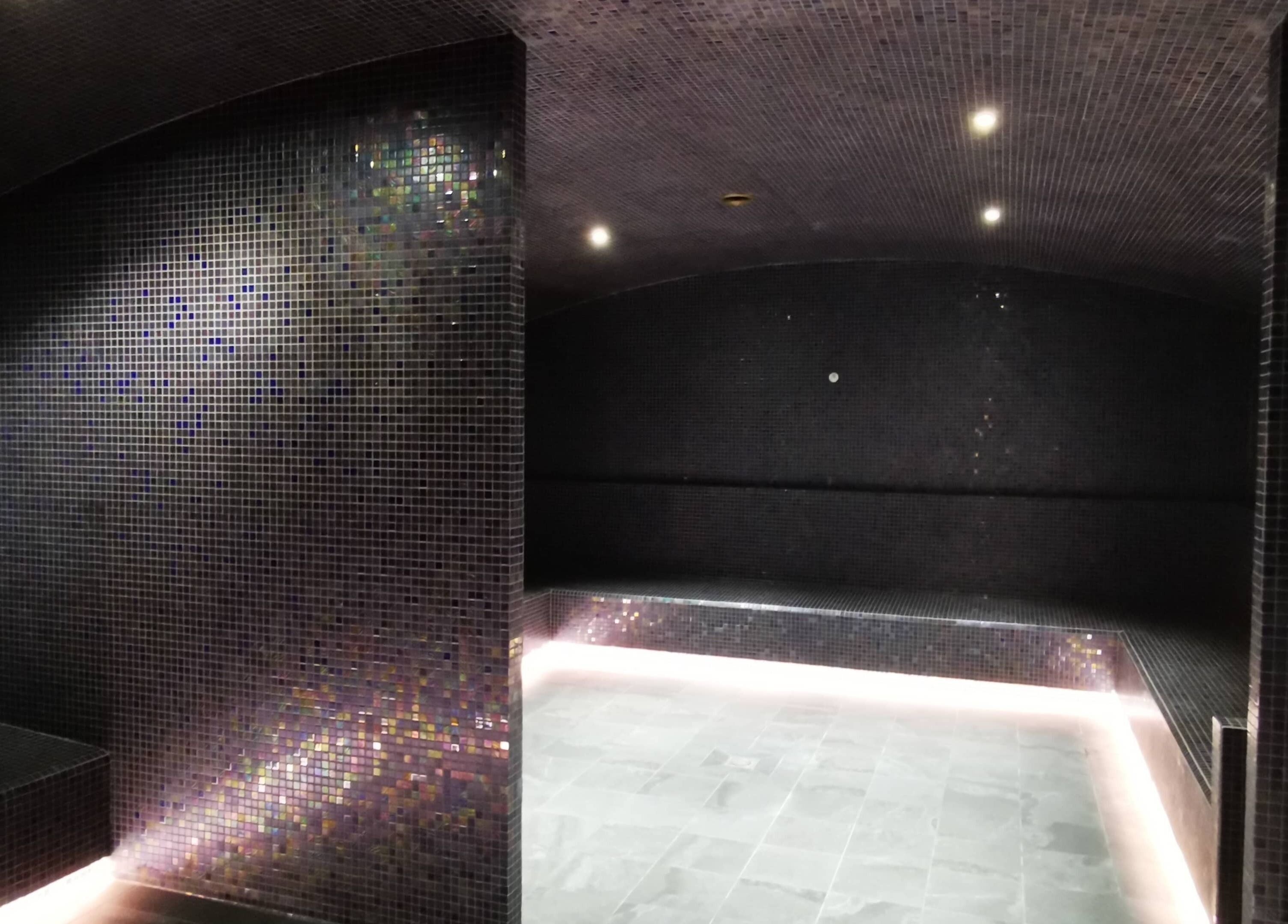 Elegant steam room at Spa Arzana in Rueil-Malmaison, Île-de-France, FR offers serene relaxation.
