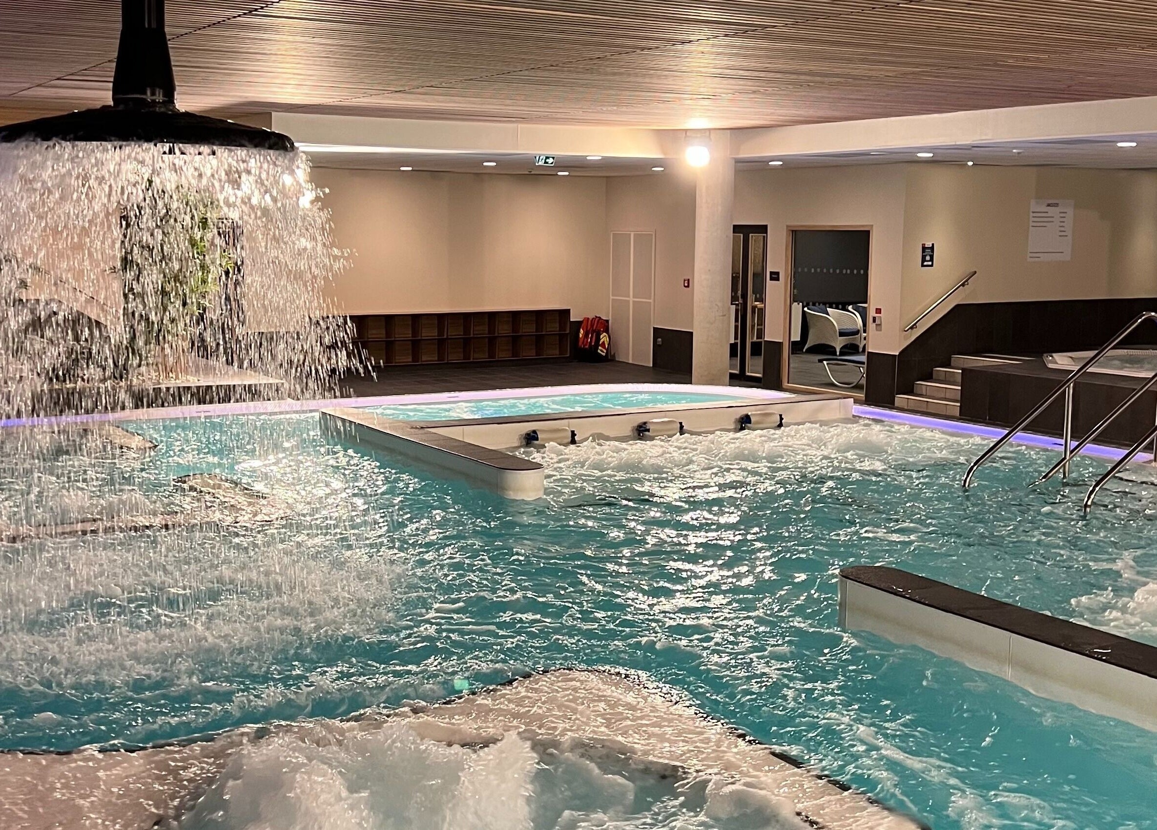 Luxurious pool with waterfall at Spa Arzana, Rueil-malmaison, Île-de-france, FR.