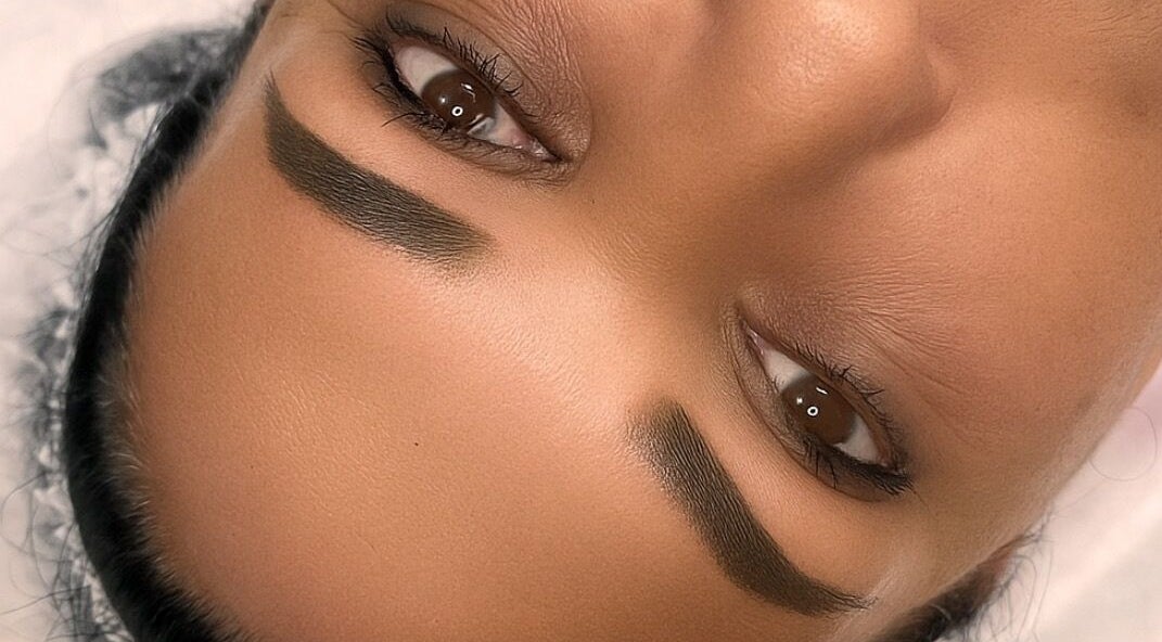 Cejas perfectamente definidas post-tratamiento en NINII BROWS, Dos Hermanas, Andalucía, ES.
