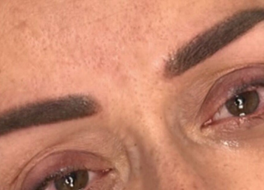 Cejas definidas y elegantes realizadas en NINII BROWS, Dos Hermanas, Andalucía, ES.