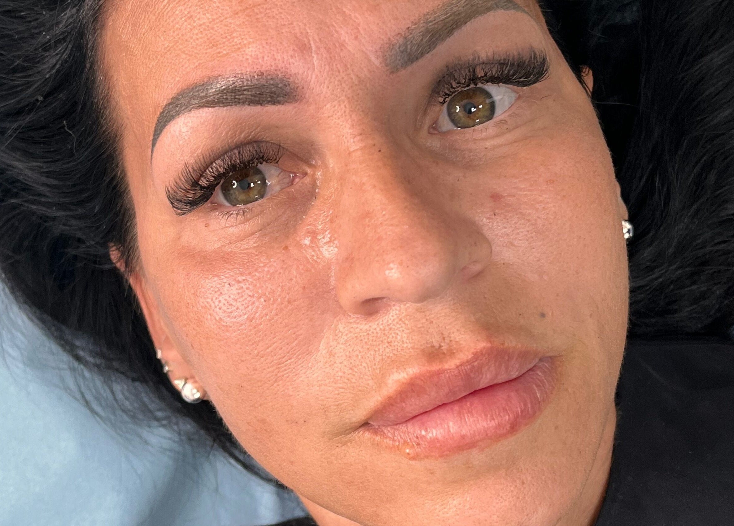 Primer plano de cejas y pestañas en NINII BROWS, Dos Hermanas, Andalucía, ES.