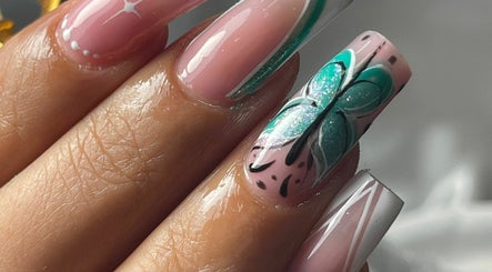 Fashion Nails Med image 2