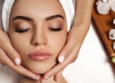 Entspannende Gesichtsmassage bei KS Beauty Studio in Murg/Hänner, Baden-Württemberg, DE.