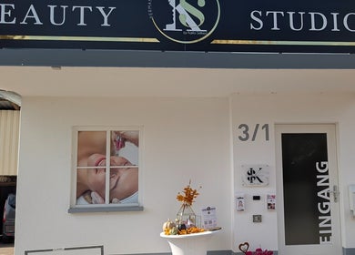 Elegante Fassade von KS Beauty Studio in Murg/Hänner, Baden-württemberg, DE mit modernem Design.