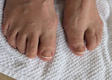Gepflegte Füße mit French Pediküre bei KS Beauty Studio, Murg/Hänner, Baden-Württemberg, DE.
