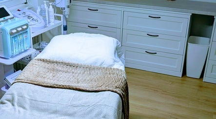 Behandlungszimmer bei KS Beauty Studio in Murg/Hänner, Baden-Württemberg, DE mit moderner Ausstattung.