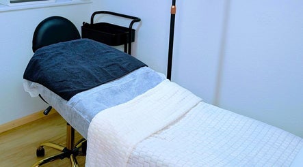 Behandlungsliege im KS Beauty Studio, Kosmetik und Permanent Make-up by Karlla Seifried, Murg/Hänner, Baden-württemberg, DE.