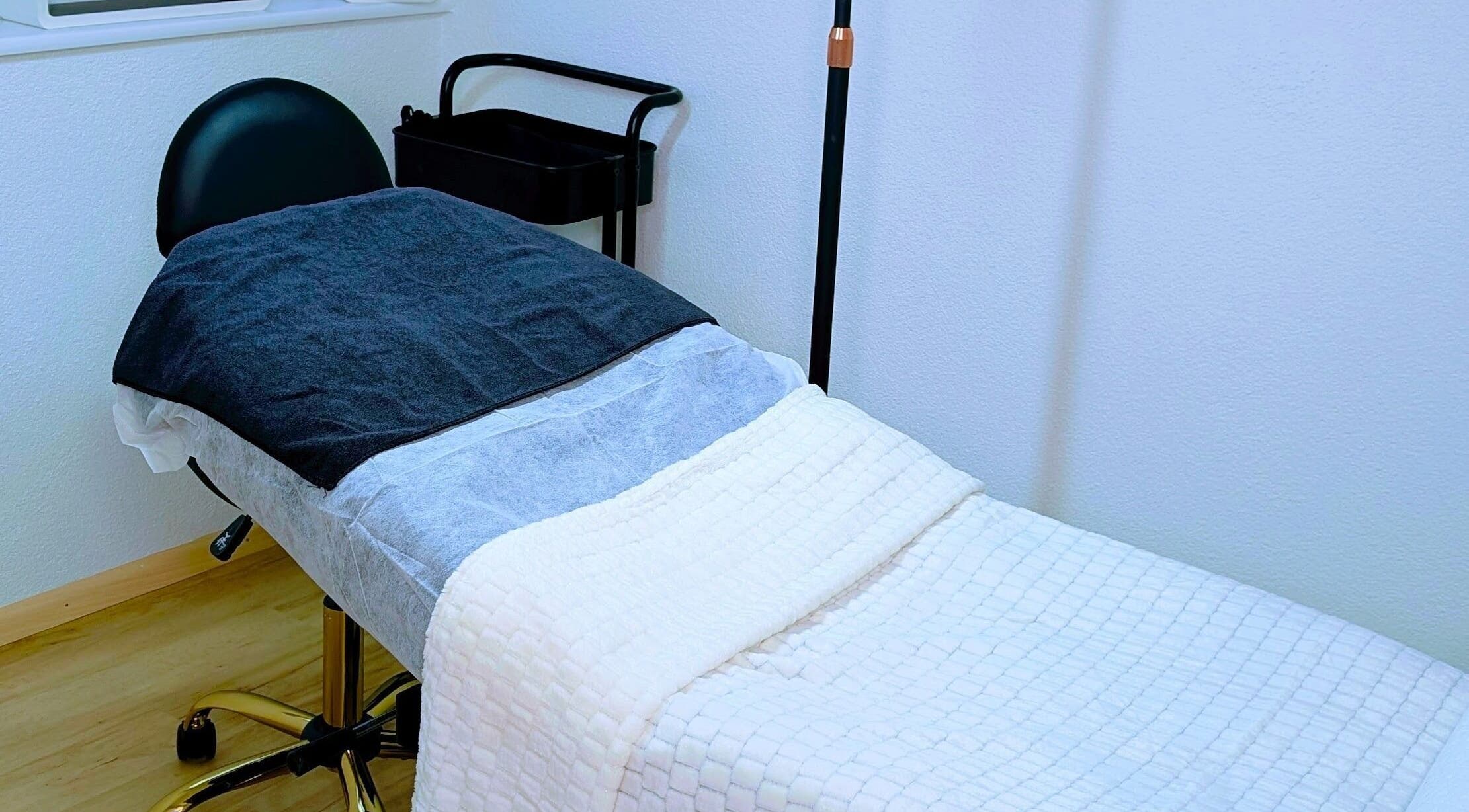 Behandlungsliege bei KS Beauty Studio Kosmetik und Permanent Make-up by Karlla Seifried in Murg/Hänner, Baden-württemberg, DE.