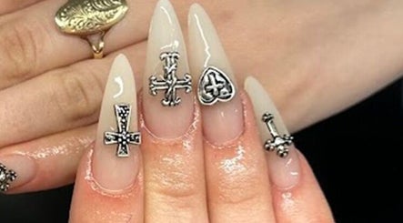 Immagine 2, Yiked Nails