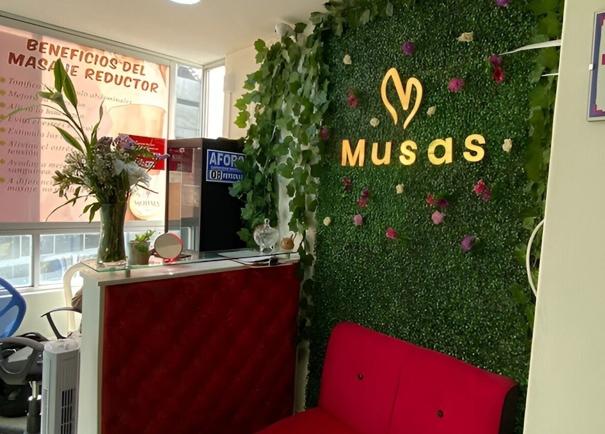 Recepción de Spa Musas en Miraflores, Provincia De Lima, PE, con diseño floral y decoración relajante.