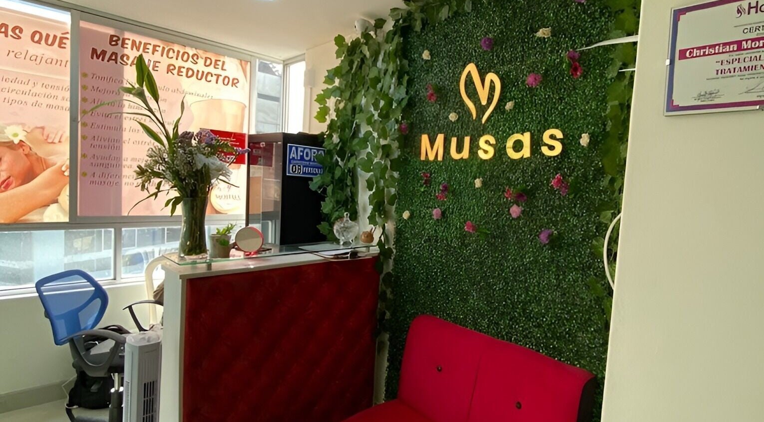 Recepción de Spa Musas en Miraflores, Provincia De Lima, PE, con diseño floral y decoración relajante.