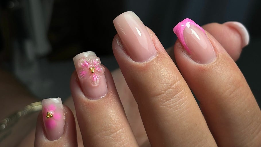 Ivory Nails صورة 1