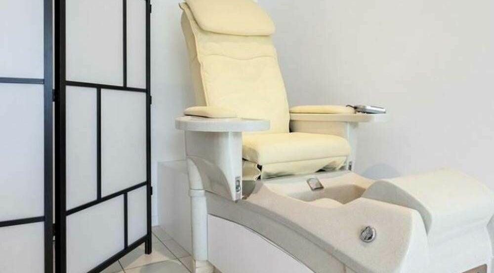 Fauteuil de pédicure à Phuong Esthetic and Nails Overijse, Overijse, Vlaanderen, BE, pour une détente optimale.