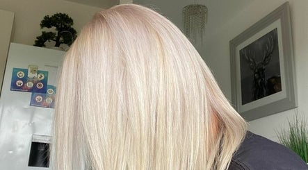 Curl up and dye kép 2