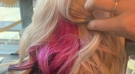 Curl up and dye kép 3