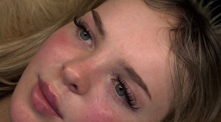AC Lashes image 2