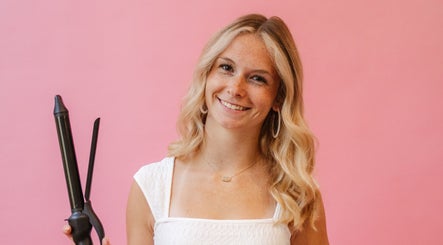 NIKKI BIRDNO -  HAIR STYLIST