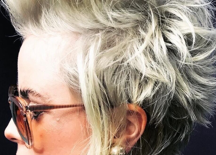 Corte moderno en What da Hair, Providencia, Región Metropolitana, CL, con estilo único y sofisticado.