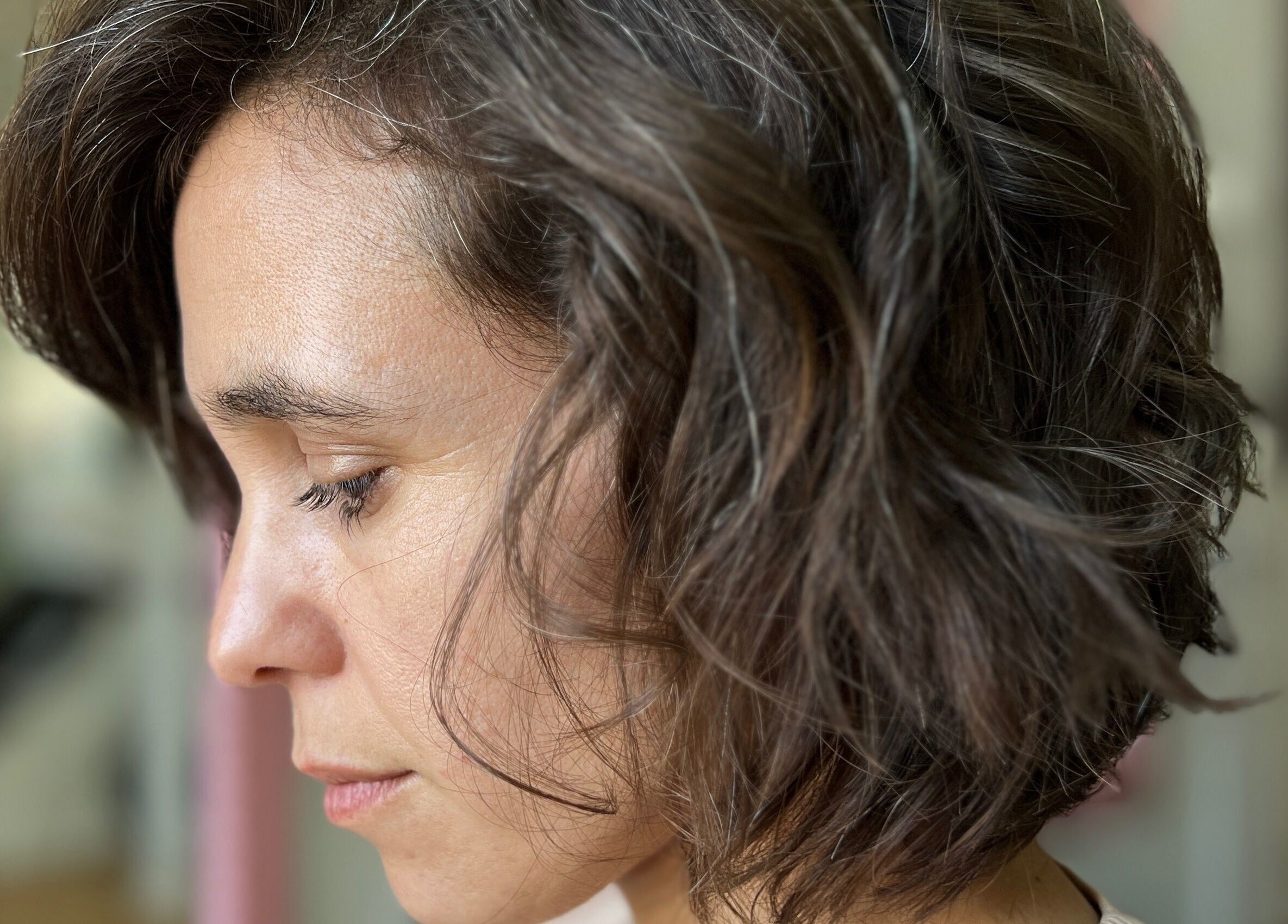 Perfil moderno en What da Hair, Providencia, Región Metropolitana, CL, con corte de cabello corto y profesional.