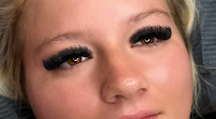 Graced lashes image 3