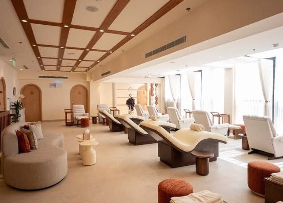 Peaceful spa lounge at Zen Spa I زن سبا - Rafa in Riyadh, Riyadh Province, SA, with luxurious seating.