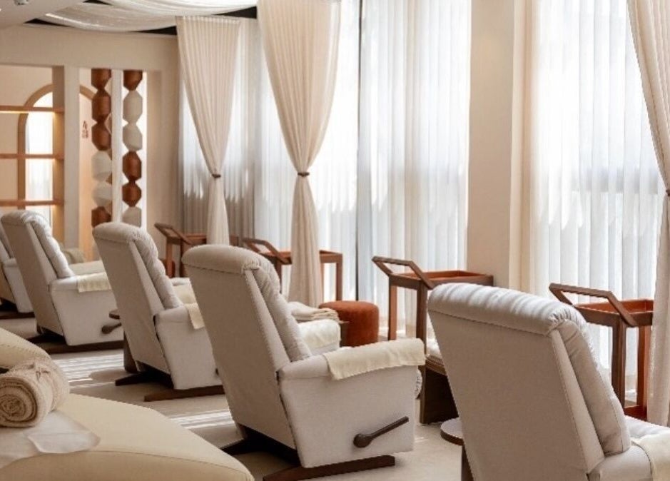 Relaxation chairs at Zen Spa I زن سبا - Rafa in Riyadh, Riyadh Province, SA with natural light and soft curtains.